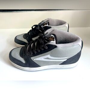 Lakai Sky High skate shoes. Gray / brown leather Hardly Men's size 9.5